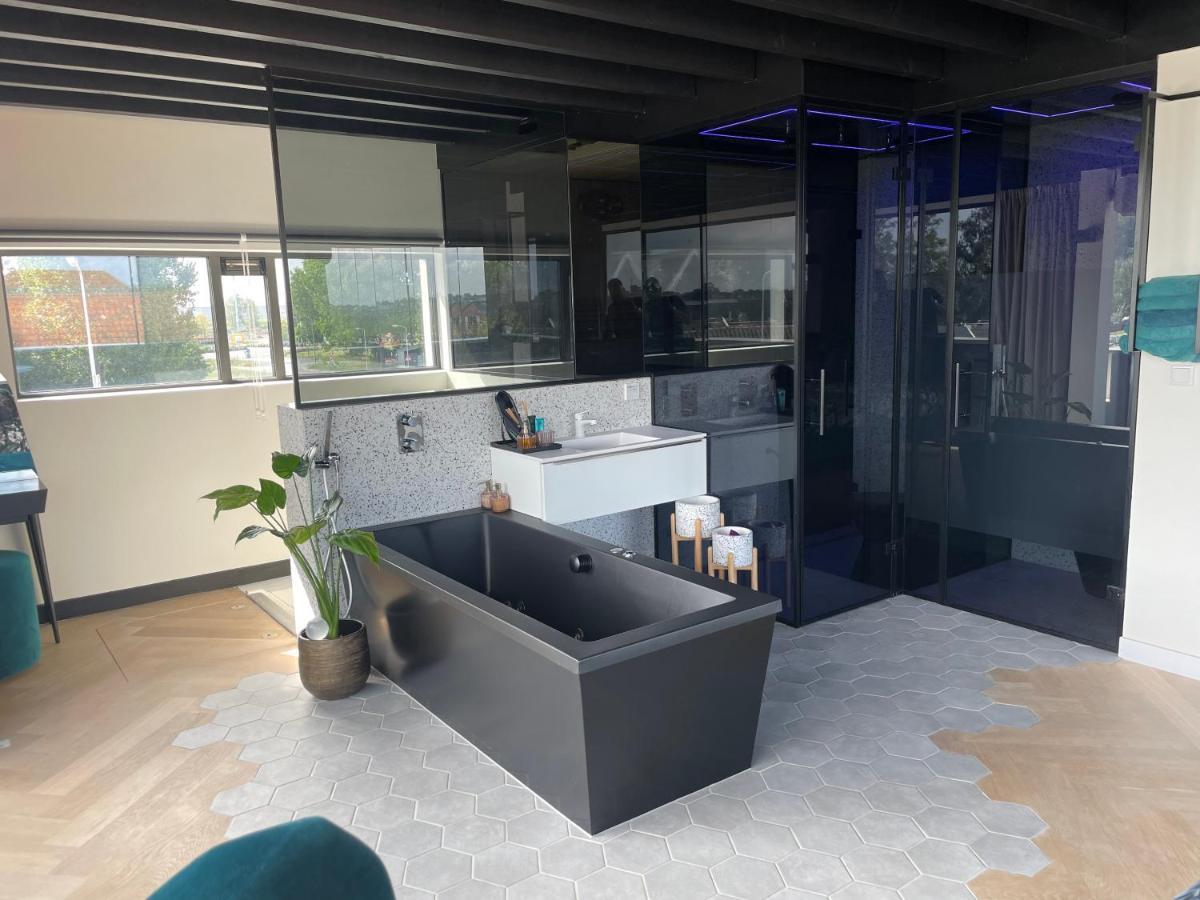 سانداكم Above And Beyond - Luxe Suite Met Sauna En Stoomdouche المظهر الخارجي الصورة